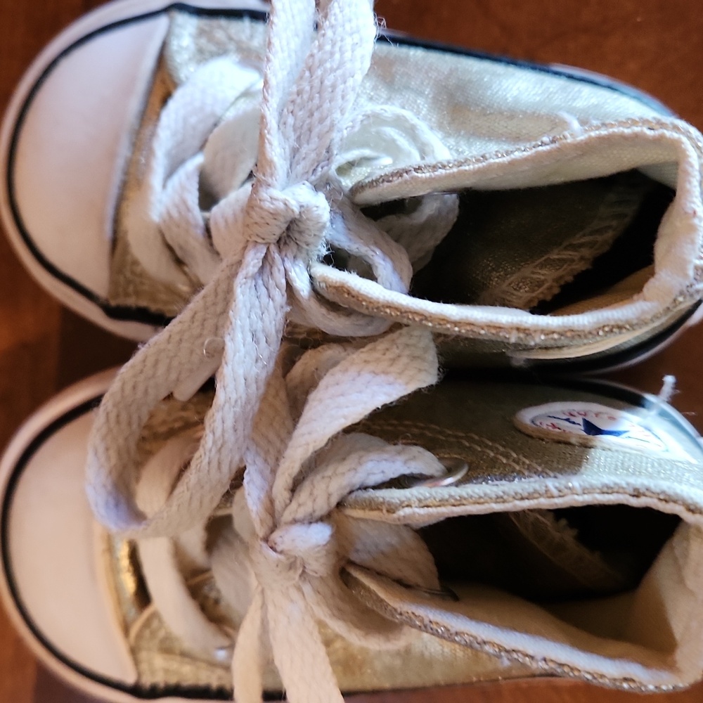 Converse Gold Shimmering Toddler High-Tops Size 3 - Picture 2 of 16